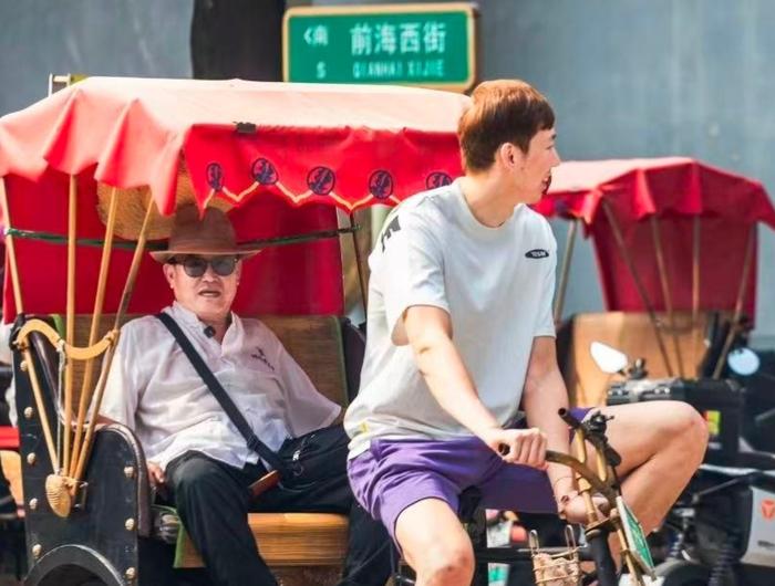 男篮第一中锋蹬三轮拉客？2米17周琦干起副业 网友：为退役谋出路